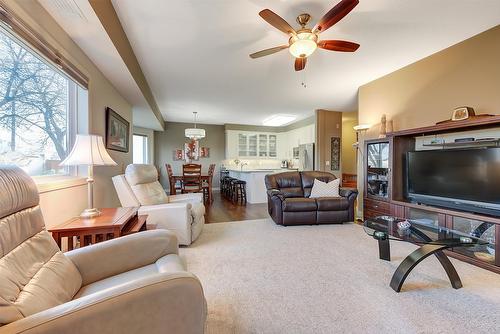 102-2300 Benvoulin Road, Kelowna, BC - Indoor Photo Showing Living Room