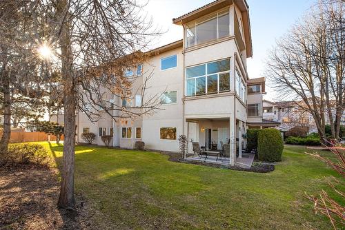 102-2300 Benvoulin Road, Kelowna, BC - Outdoor