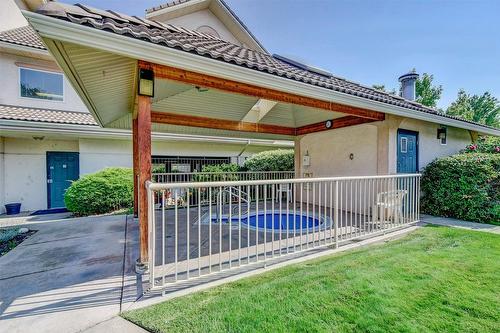 102-2300 Benvoulin Road, Kelowna, BC - Outdoor