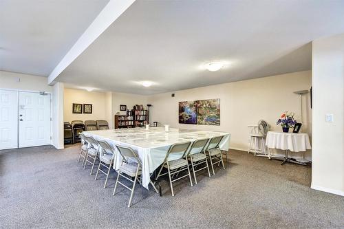 102-2300 Benvoulin Road, Kelowna, BC - Indoor Photo Showing Dining Room