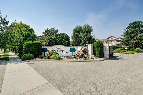 102-2300 Benvoulin Road, Kelowna, BC - Outdoor