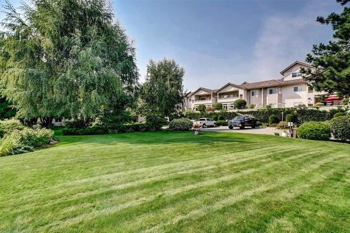 102-2300 Benvoulin Road, Kelowna, BC - Outdoor