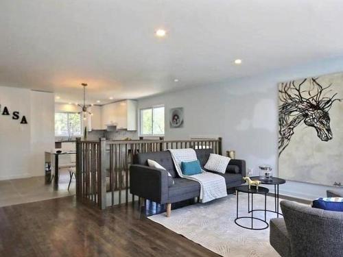 Salon - 121 Rue Nadon, Laval (Sainte-Rose), QC - Indoor Photo Showing Living Room