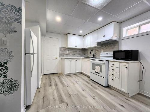 Bsmt-383 Carruthers Ave, Newmarket, ON - Indoor Photo Showing Kitchen