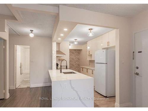 105-320 Dixon Rd, Toronto, ON - Indoor Photo Showing Kitchen