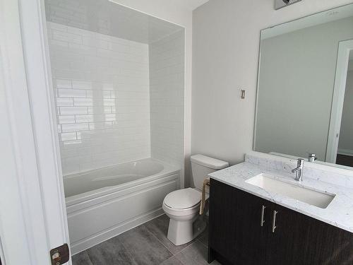 25-25 Wild Rose Gdns, Toronto, ON - Indoor Photo Showing Bathroom