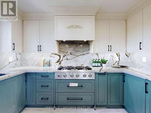 18 Ravenhill Crescent, Markham (Milliken Mills East), ON - Indoor Photo Showing Kitchen With Upgraded Kitchen