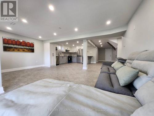 18 Ravenhill Crescent, Markham (Milliken Mills East), ON - Indoor