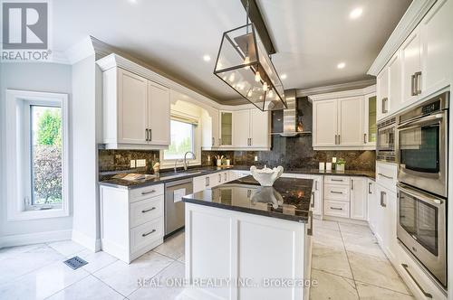 26 Clarendon Drive, Richmond Hill (Bayview Hill), ON - Indoor Photo Showing Kitchen