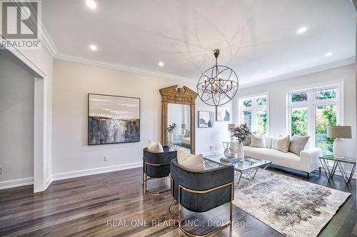 26 Clarendon Drive, Richmond Hill (Bayview Hill), ON - Indoor Photo Showing Living Room