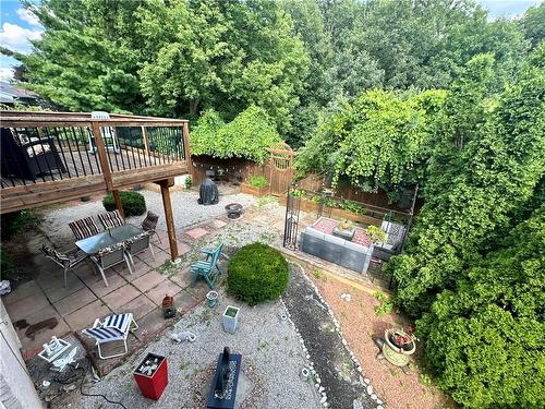 Backyard with access to Bruleville Nature park. - 16 Flamingo Drive, Hamilton, ON - Outdoor