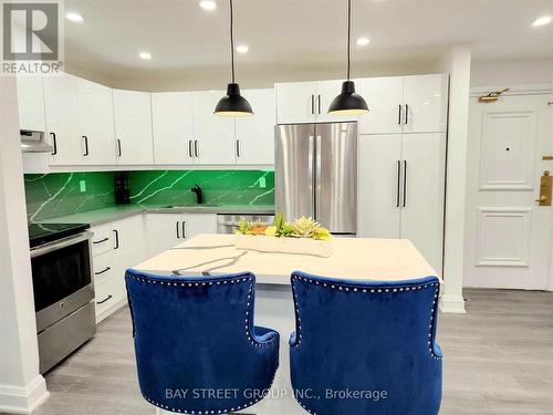 1804 - 60 Pavane Linkway, Toronto (Flemingdon Park), ON - Indoor Photo Showing Kitchen With Stainless Steel Kitchen