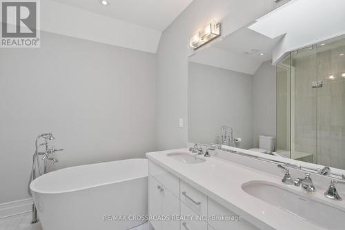 136 Church Avenue S, Toronto (Willowdale East), ON - Indoor Photo Showing Bathroom