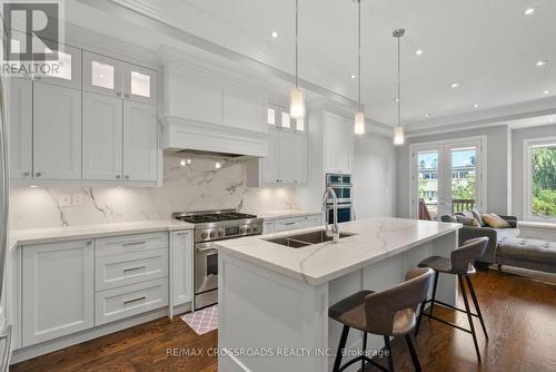 136 Church Avenue S, Toronto (Willowdale East), ON - Indoor Photo Showing Kitchen With Double Sink With Upgraded Kitchen