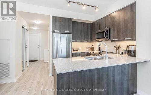 1213 - 35 Watergarden Drive, Mississauga (Hurontario), ON - Indoor Photo Showing Kitchen With Double Sink With Upgraded Kitchen