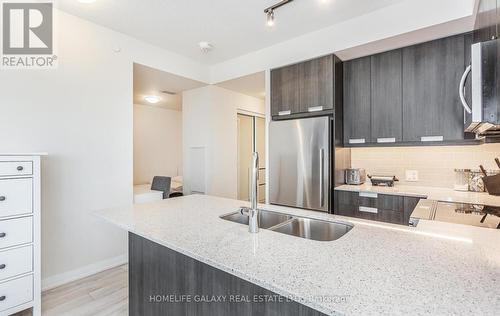 1213 - 35 Watergarden Drive, Mississauga (Hurontario), ON - Indoor Photo Showing Kitchen With Double Sink With Upgraded Kitchen