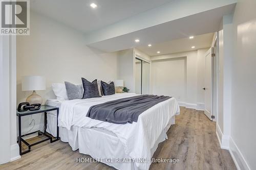 278 Mississauga Valley Boulevard, Mississauga (Mississauga Valleys), ON - Indoor Photo Showing Bedroom