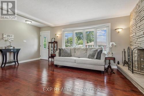 148 Boxley Road, Burlington, ON - Indoor Photo Showing Living Room