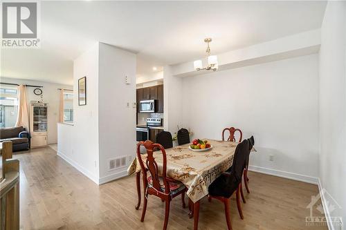 1028 Hydrangea Avenue, Ottawa, ON - Indoor Photo Showing Dining Room