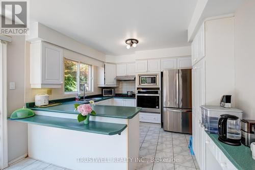 2437 Yorktown Circle, Mississauga (Central Erin Mills), ON - Indoor Photo Showing Kitchen