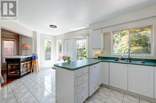 2437 Yorktown Circle, Mississauga (Central Erin Mills), ON - Indoor Photo Showing Kitchen With Double Sink