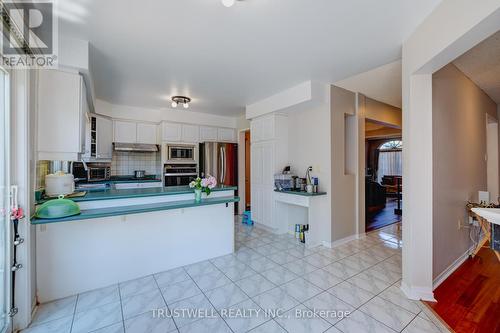 2437 Yorktown Circle, Mississauga (Central Erin Mills), ON - Indoor Photo Showing Kitchen