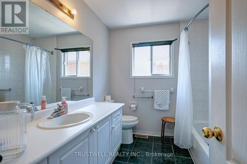 2437 Yorktown Circle, Mississauga (Central Erin Mills), ON - Indoor Photo Showing Bathroom