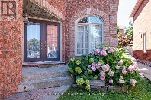 2437 Yorktown Circle, Mississauga (Central Erin Mills), ON - Outdoor