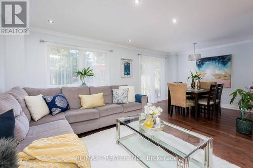 54 Berkshire Square, Brampton (Heart Lake East), ON - Indoor Photo Showing Living Room