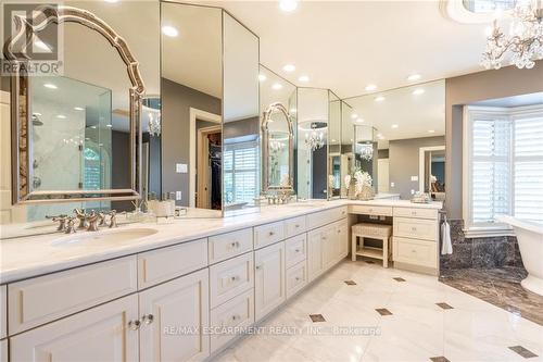 4014 Lantern Lane, Burlington (Shoreacres), ON - Indoor Photo Showing Bathroom