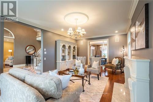 4014 Lantern Lane, Burlington (Shoreacres), ON - Indoor Photo Showing Living Room