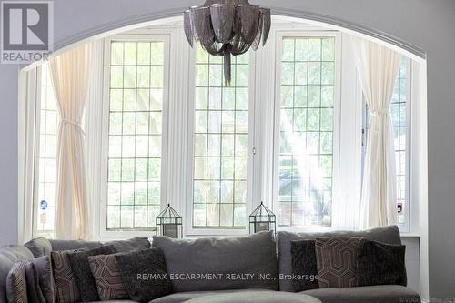 13 Freeman Place, Hamilton (Durand), ON - Indoor Photo Showing Living Room