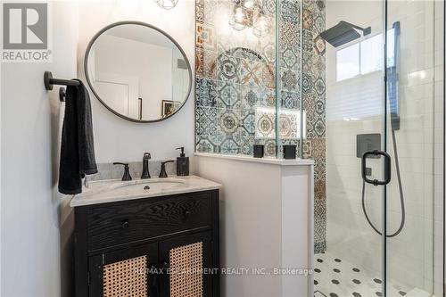 13 Freeman Place, Hamilton (Durand), ON - Indoor Photo Showing Bathroom