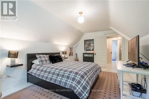 13 Freeman Place, Hamilton (Durand), ON - Indoor Photo Showing Bedroom