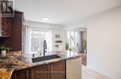 754 Roxborough Avenue, Hamilton (Mcquesten), ON - Indoor Photo Showing Kitchen