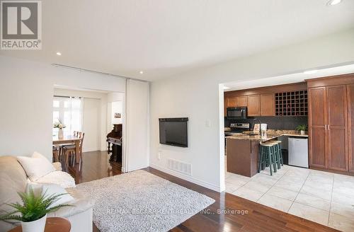 754 Roxborough Avenue, Hamilton (Mcquesten), ON - Indoor Photo Showing Living Room