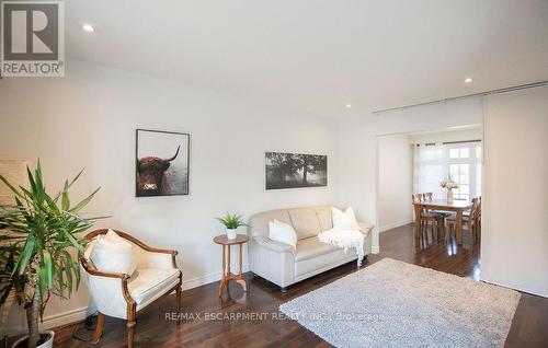 754 Roxborough Avenue, Hamilton (Mcquesten), ON - Indoor Photo Showing Living Room