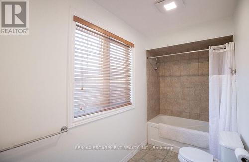 754 Roxborough Avenue, Hamilton (Mcquesten), ON - Indoor Photo Showing Bathroom