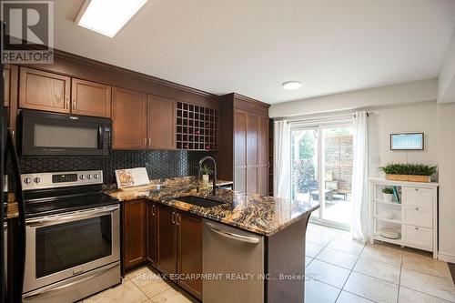 754 Roxborough Avenue, Hamilton (Mcquesten), ON - Indoor Photo Showing Kitchen