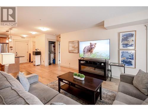 2070 Boucherie Road Unit# 312, West Kelowna, BC - Indoor Photo Showing Living Room