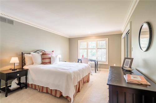 4014 Lantern Lane, Burlington, ON - Indoor Photo Showing Bedroom