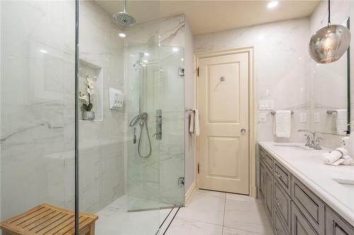 4014 Lantern Lane, Burlington, ON - Indoor Photo Showing Bathroom