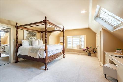 4014 Lantern Lane, Burlington, ON - Indoor Photo Showing Bedroom