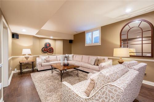 4014 Lantern Lane, Burlington, ON - Indoor Photo Showing Living Room