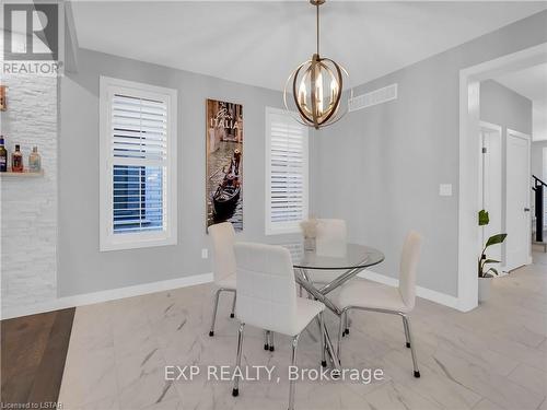 2290 Tokala Trail, London, ON - Indoor Photo Showing Dining Room