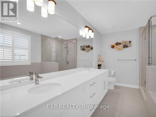 2290 Tokala Trail, London, ON - Indoor Photo Showing Bathroom