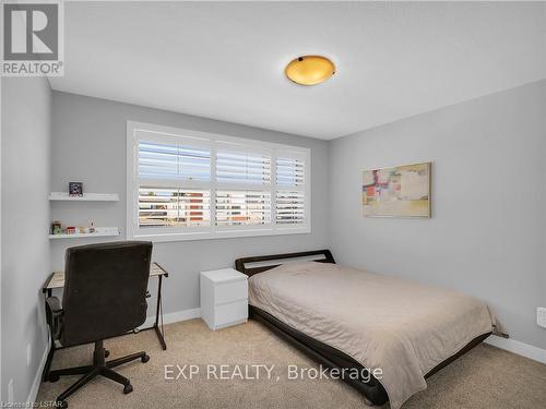 2290 Tokala Trail, London, ON - Indoor Photo Showing Bedroom