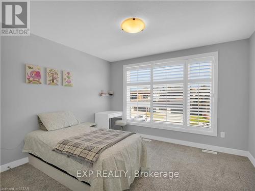 2290 Tokala Trail, London, ON - Indoor Photo Showing Bedroom