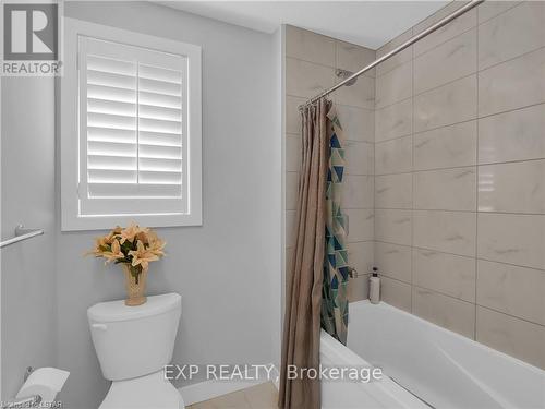 2290 Tokala Trail, London, ON - Indoor Photo Showing Bathroom