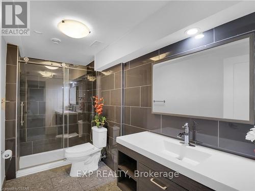 2290 Tokala Trail, London, ON - Indoor Photo Showing Bathroom